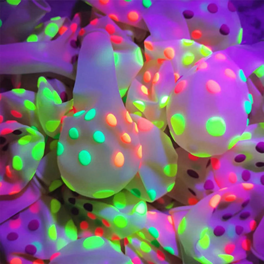 10PCS 12-Inch Glow in the Dark Fluorescent Balloons - Heart Latex Party Decor