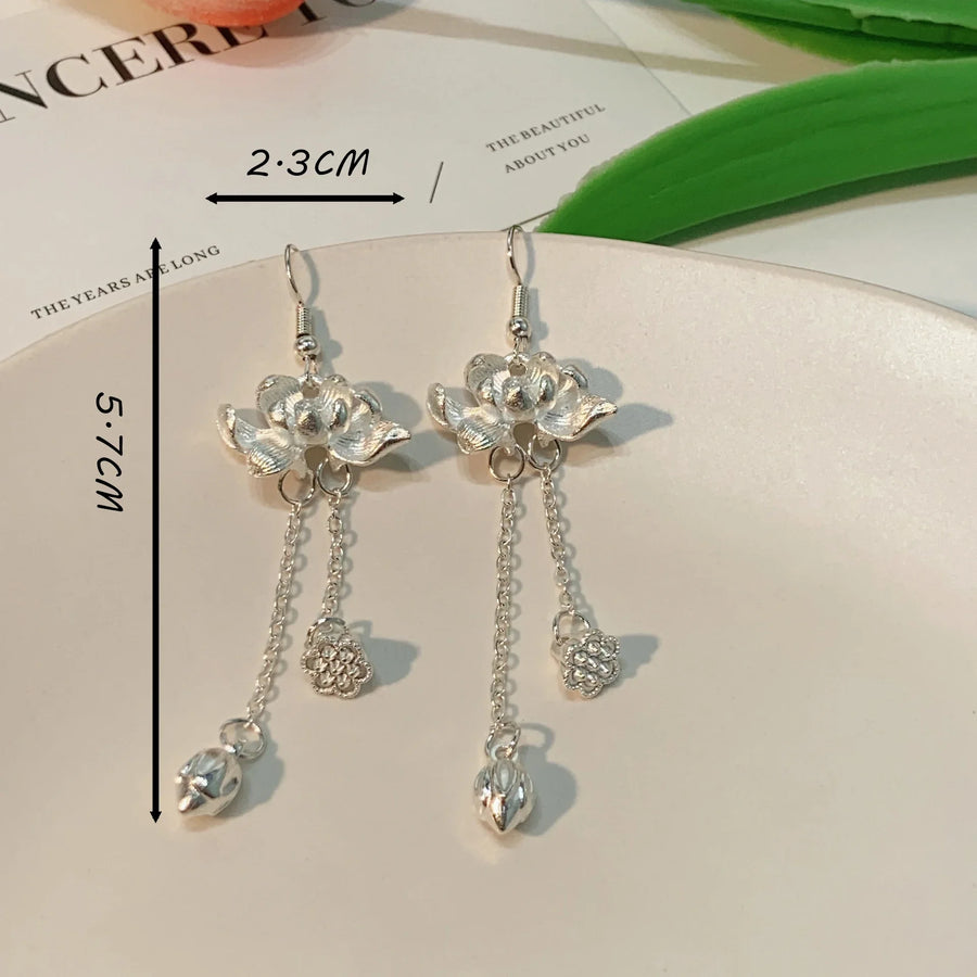 Stylish Hanfu Lotus Flower &amp; Seedpod Stud Earrings for women. Minimalist design, perfect for summer fashion!